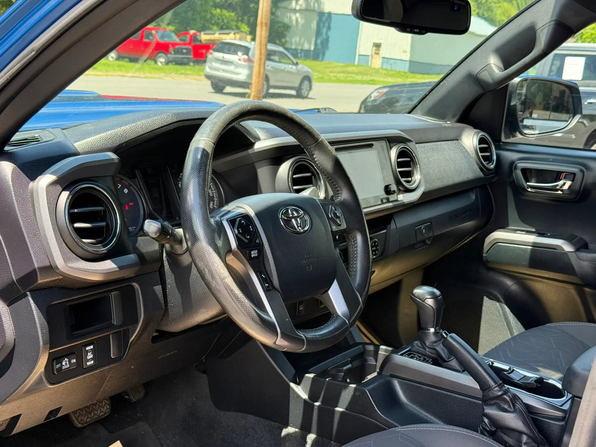 Used 2016 Toyota Tacoma TRD Sport w/ Towing Package AWD/4WD image 11