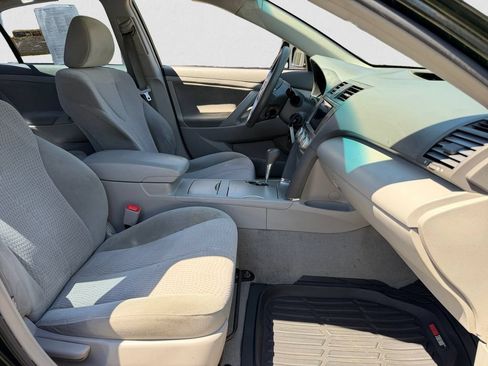 Used 2011 Toyota Camry LE FWD image 27