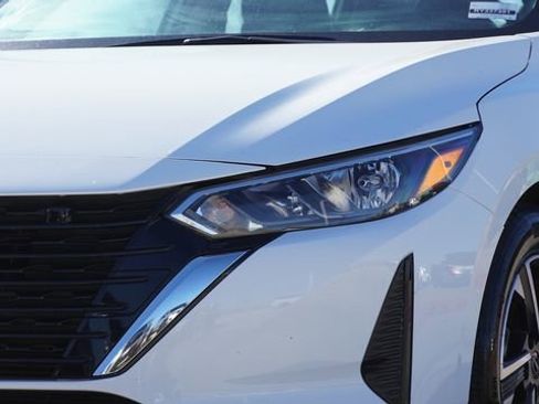 Used 2024 Nissan Sentra SV image 4