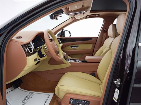 Used 2024 Bentley Bentayga image 35