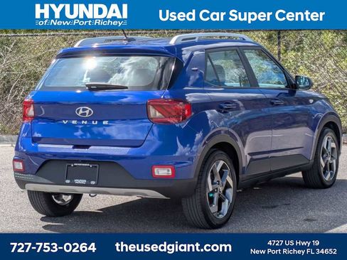 Used 2023 Hyundai Venue Limited image 5