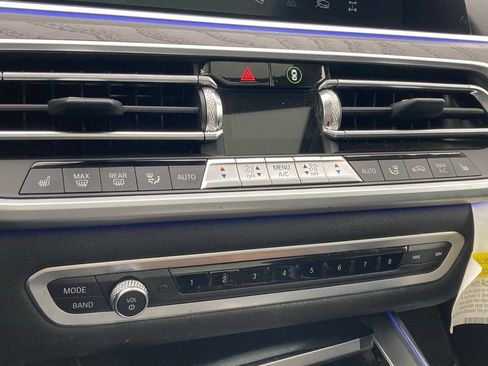 Used 2022 BMW X7 xDrive40i w/ Premium Package image 22