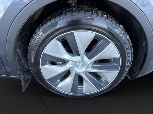 Used 2021 Tesla Model Y Long Range AWD/4WD image 24