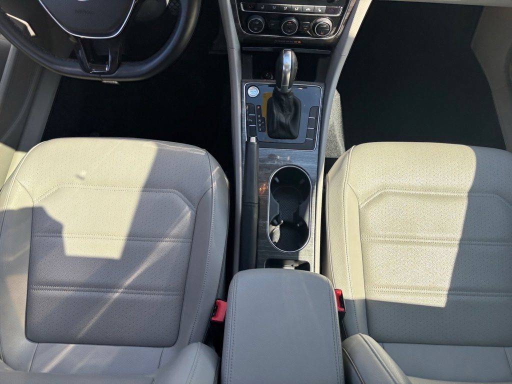 Used 2018 Volkswagen Passat 2.0T SE FWD image 18