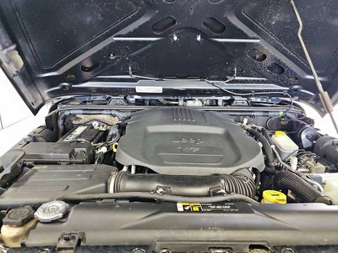 Used 2018 Jeep Wrangler Unlimited Sport w/ Connectivity Group AWD/4WD image 18