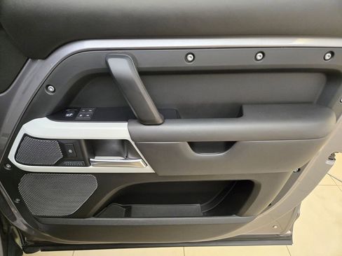 Used 2020 Land Rover Defender 110 First Edition image 29