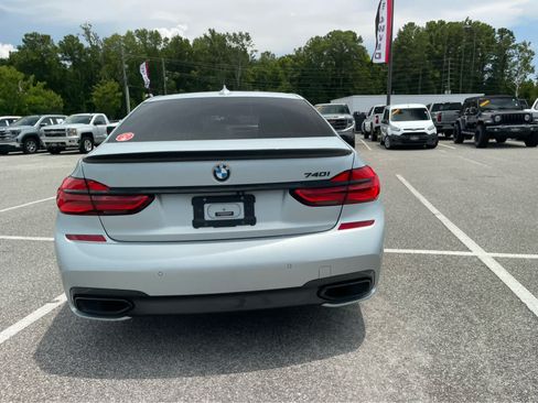 Used 2018 BMW 740i w/ M Sport Package RWD image 6