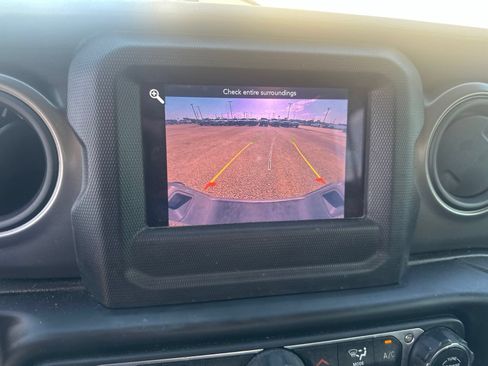 Used 2021 Jeep Gladiator Sport AWD/4WD image 13