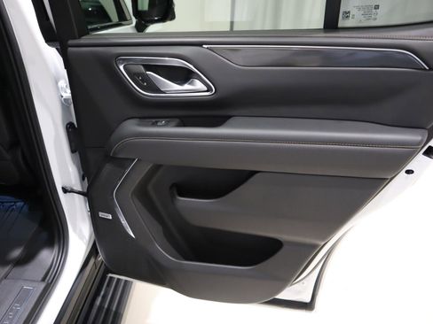 Used 2022 GMC Yukon AT4 w/ Technology Package AWD/4WD image 13