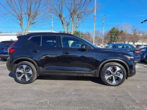 Certified 2025 Volvo XC40 B5 Plus image 7