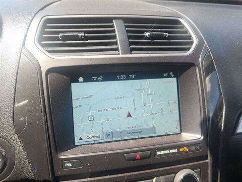 Used 2018 Ford Explorer XLT w/ Equipment Group 202A AWD/4WD image 21