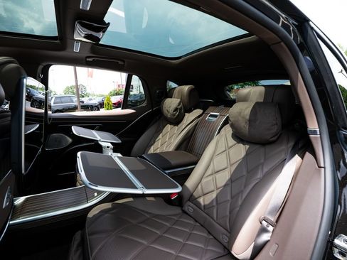 Used 2024 Mercedes-Benz Maybach EQS 680 4MATIC image 46