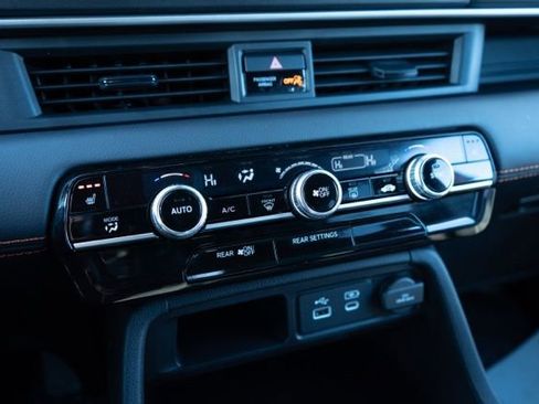 Used 2025 Honda Pilot Sport image 24