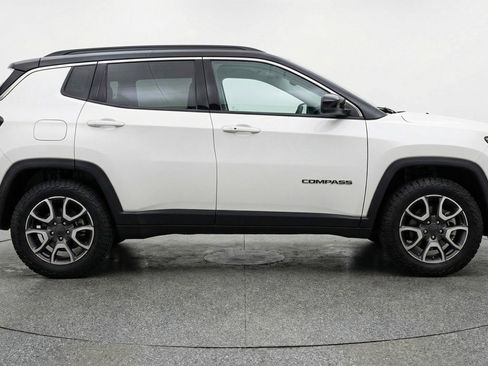 Used 2025 Jeep Compass Trailhawk AWD/4WD image 11