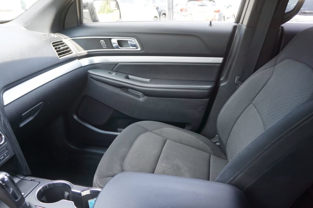 Used 2017 Ford Explorer XLT AWD/4WD image 15