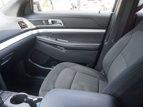 Used 2017 Ford Explorer XLT image 15