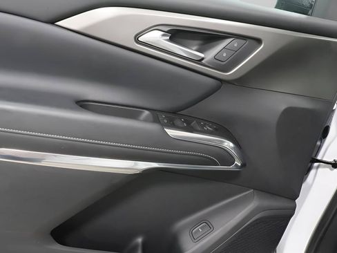 Used 2025 Chevrolet Traverse LT w/ Midnight/Sport Edition FWD image 21