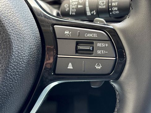 Certified 2025 Honda Pilot Touring image 36