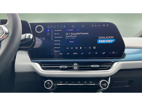 Certified 2025 Chevrolet Equinox EV LT FWD image 17