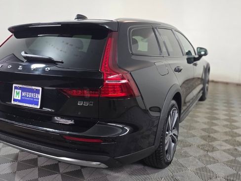 Used 2025 Volvo V60 B5 Cross Country Plus image 7