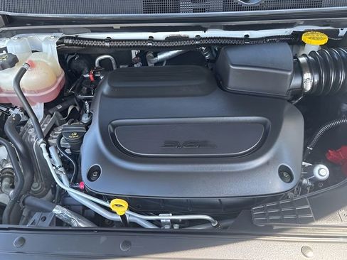 Used 2022 Chrysler Voyager LX FWD image 32