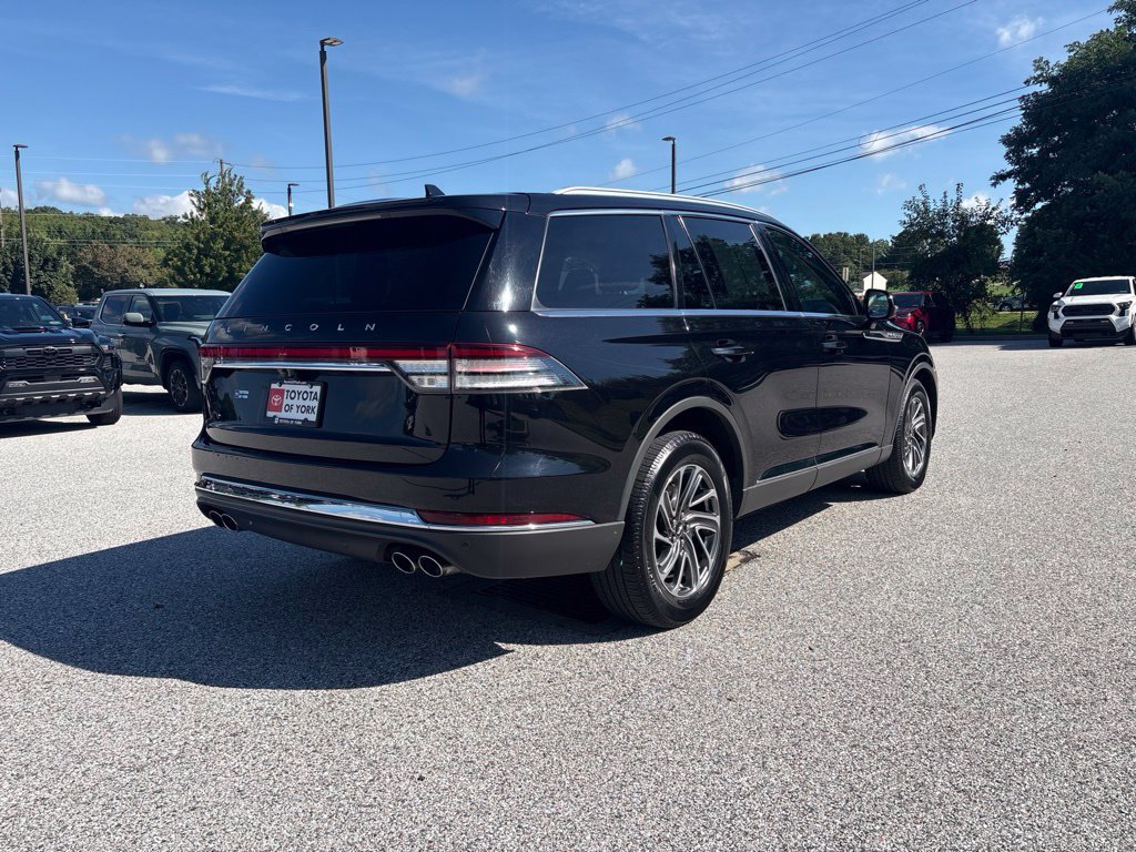 Used 2023 Lincoln Aviator AWD image 3