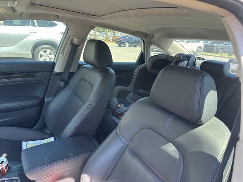 Used 2023 Honda Civic Touring image 3