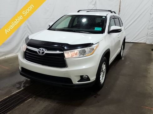 Used 2016 Toyota Highlander LE AWD/4WD image 1