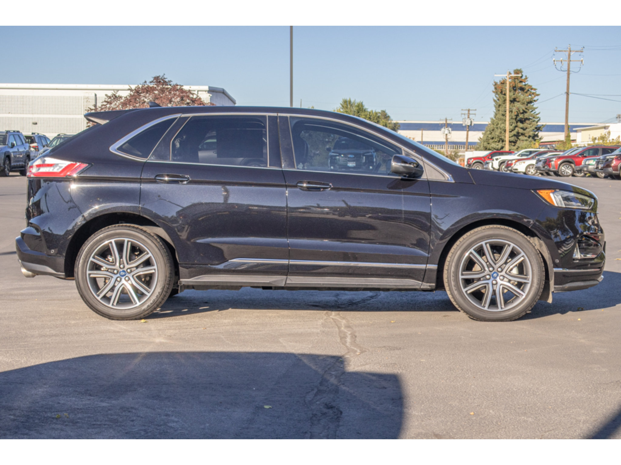 Used 2019 Ford Edge Titanium w/ Equipment Group 301A FWD image 2