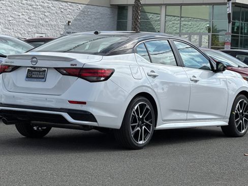 New 2025 Nissan Sentra SR w/ Trunk Package image 4