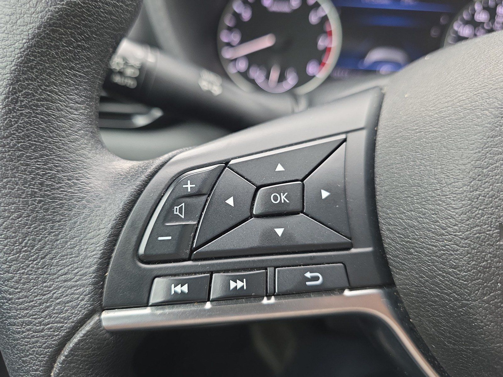Used 2024 Nissan Sentra SV FWD image 23
