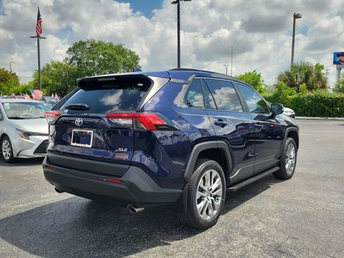 Used 2022 Toyota RAV4 XLE Premium FWD image 12