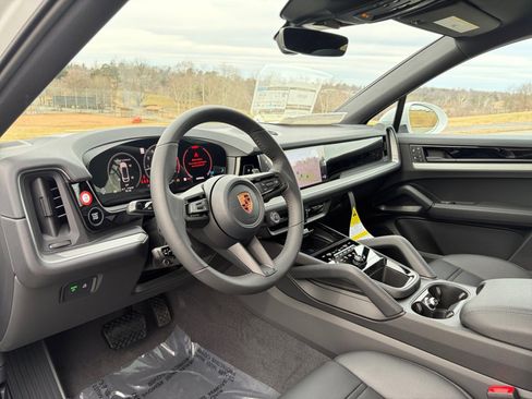 New 2026 Porsche Cayenne Coupe image 4