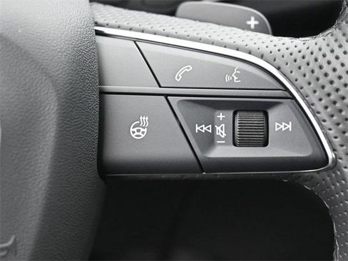 Used 2024 Audi Q5 e Premium Plus w/ Premium Plus Package image 19