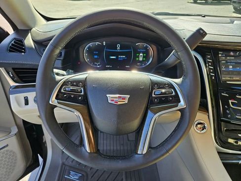 Used 2020 Cadillac Escalade Premium Luxury AWD/4WD image 24