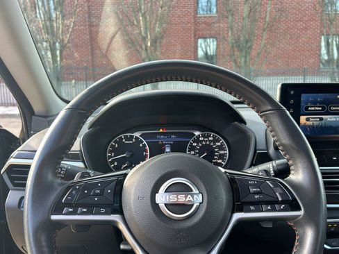 Used 2024 Nissan Altima 2.5 SR w/ SR Premium Package image 12