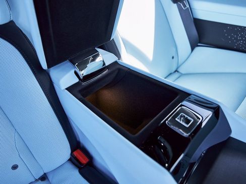 Used 2025 Rolls-Royce Spectre Base image 56