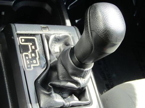 Used 2020 Toyota Tacoma SR AWD/4WD image 23