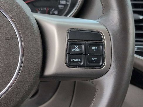 Used 2012 Jeep Grand Cherokee Laredo w/ Laredo E Group image 24