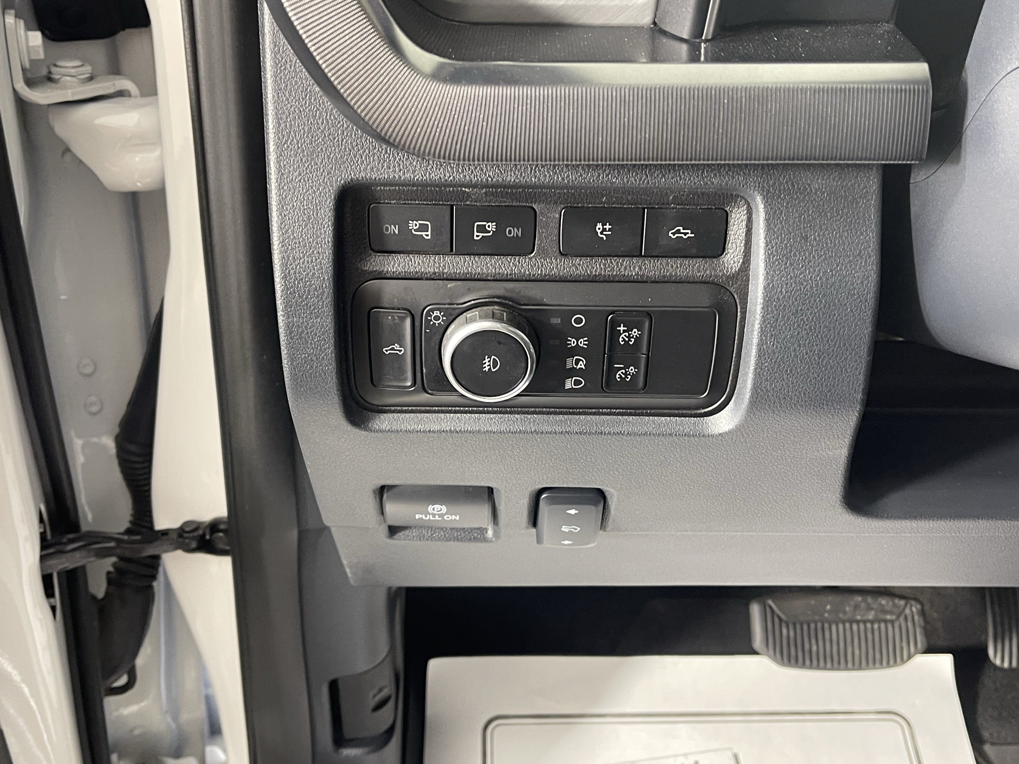 Used 2024 Ford F350 Platinum AWD/4WD image 19