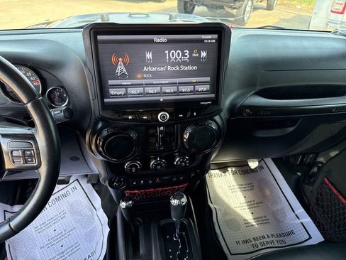 Certified 2017 Jeep Wrangler Unlimited Rubicon AWD/4WD image 9