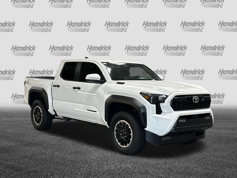 Used 2025 Toyota Tacoma TRD Off-Road AWD/4WD image 2