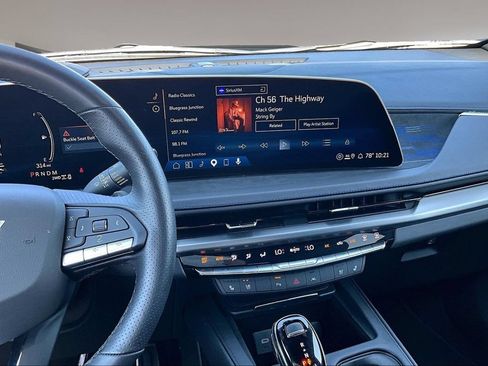 Used 2025 Cadillac XT4 Sport AWD/4WD image 6