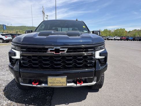Used 2023 Chevrolet Silverado 1500 ZR2 w/ Technology Package AWD/4WD image 2