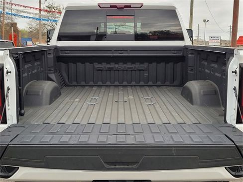 Used 2024 GMC Sierra 2500 Denali Ultimate image 8
