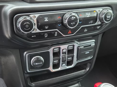 Used 2023 Jeep Gladiator Overland image 29