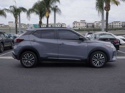 Used 2023 Nissan Kicks SR w/ SR Premium Package FWD image 3