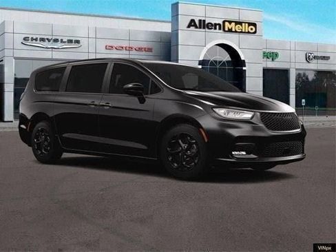 New 2023 Chrysler Pacifica Touring-L w/ S Appearance Package image 11