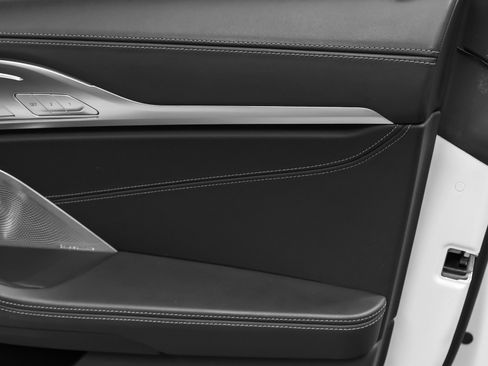 Used 2022 BMW M850i xDrive image 26