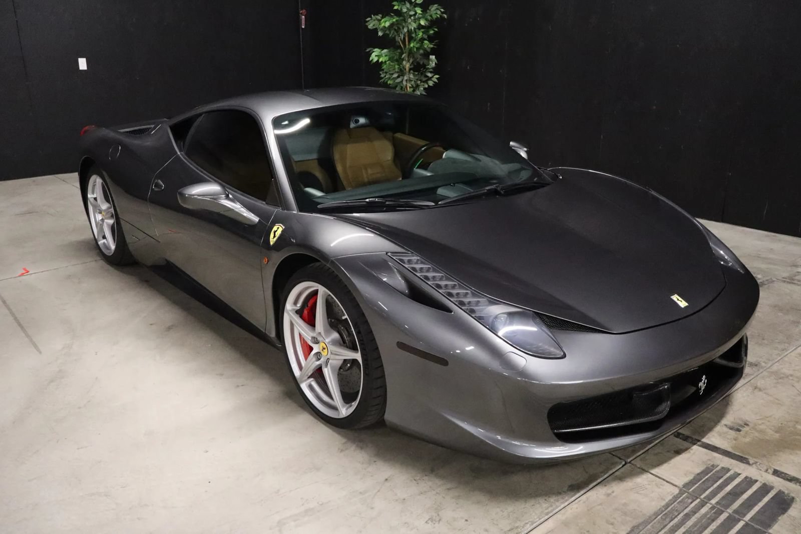 Used 2012 Ferrari 458 Italia Coupe RWD image 1